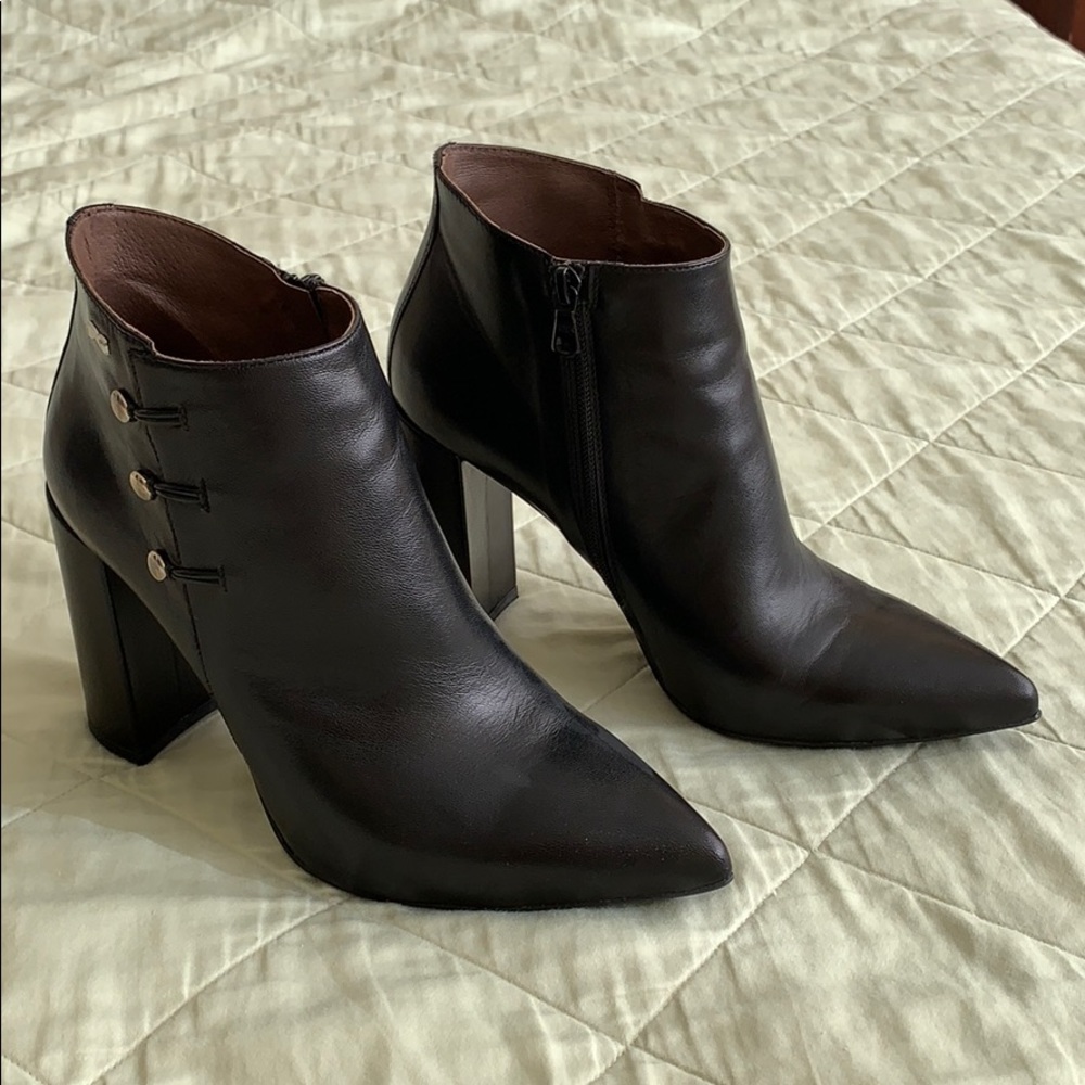 Nero Giardini leather booties